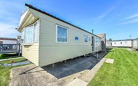 6 Berth Staycation Caravan Nearby Clacton-On-Sea In Essex Ref 26254E