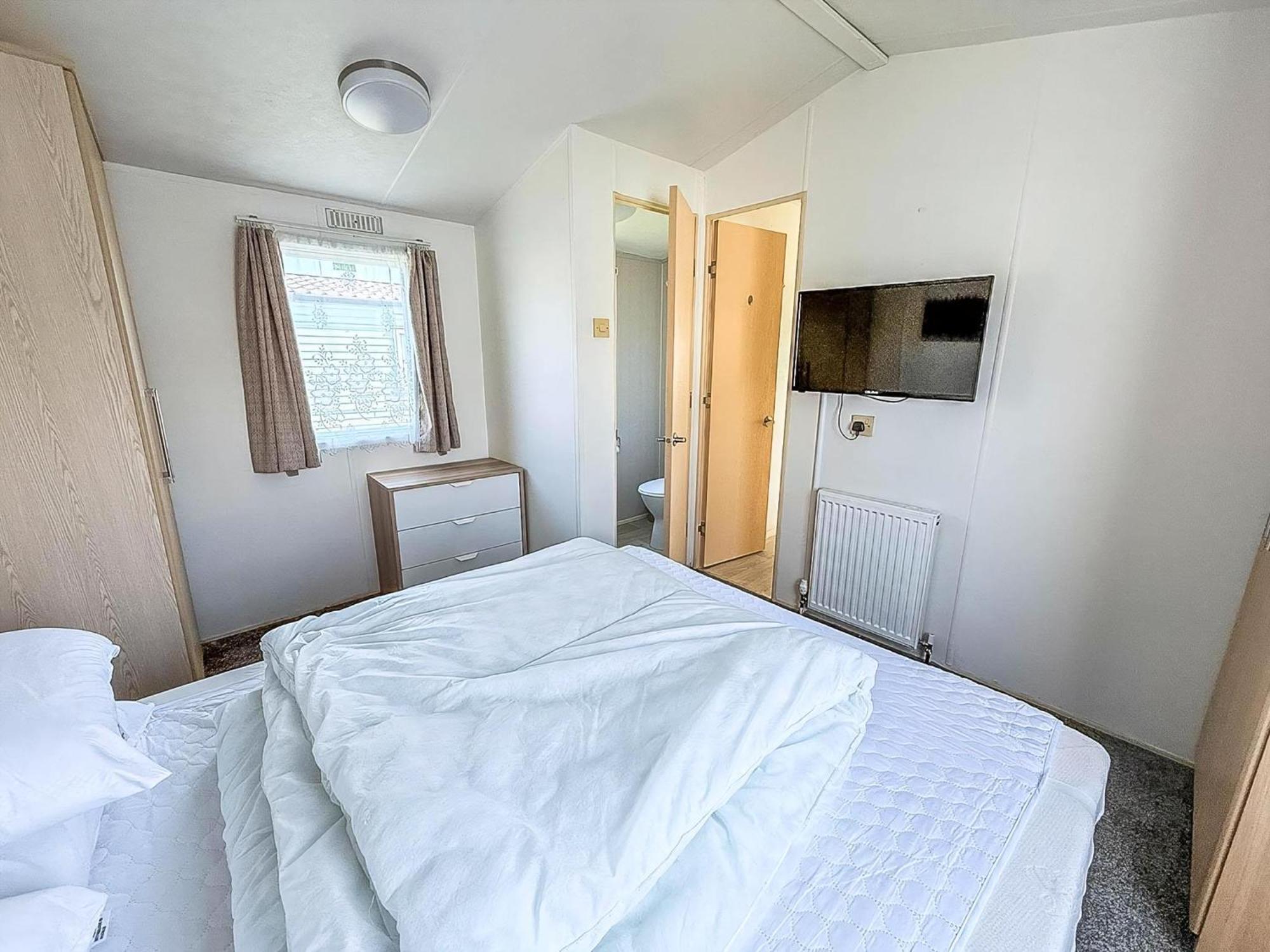 6 Berth Staycation Caravan Nearby Clacton-On-Sea In Essex Ref 26254E Exterior photo